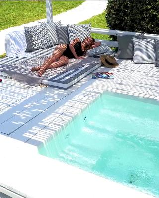 Ow Andros Luxury Suites