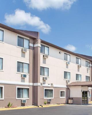 Boarders Inn & Suites by Cobblestone Hotels Waterloo Cedar Falls