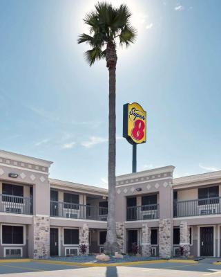 Super 8 by Wyndham McAllen-Downtown-Airport-LA Plaza Mall