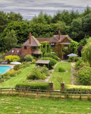 The Limes Country House with Heated Pool & Hot Tub