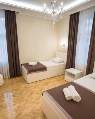 Center Deluxe Garni Hotel