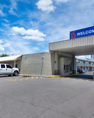 Motel 6-Van Buren, AR I- 40