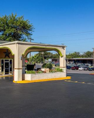 Rodeway Inn San Antonio Lackland AFB - SeaWorld