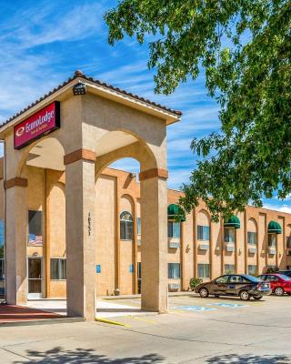 Econo Lodge Inn & Suites Albuquerque East I-40 Eubank Exit