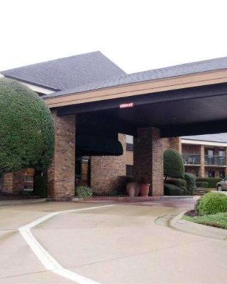 Quality Inn & Suites Searcy I-67