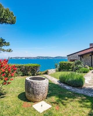 Villa Ana