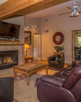 Tanglewood, Cabin at Ruidoso, with Forest View