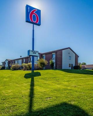 Motel 6-Saukville, WI