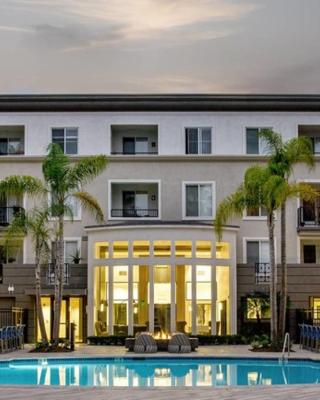 Marina Del Rey's Grand 2/2 Suite Pool View