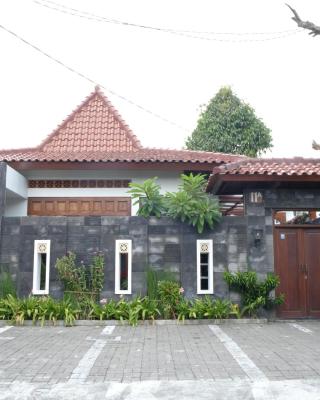 Puri Langenarjan Guest House