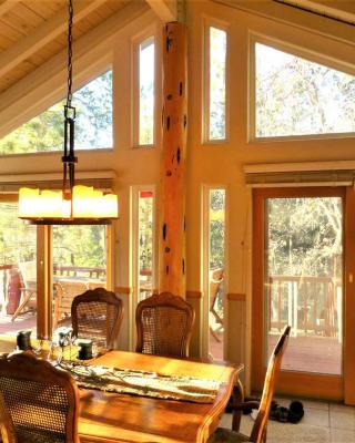Dream Getaway-Secluded Hot Spa-Walk to Village-Walk to Pineknot Trailhead-Plus King Bed!