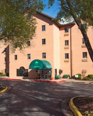 Guest Inn & Suites - Midtown Medical Center