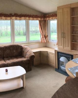 Yeovil Accomodation Business & Pleasure, 2 dble Bedrooms, Bathroom en-suite, Kitchen, Lounge, Diner, Garden, 365 acres Forest & Streams, Workers huts available with lrge Van parking