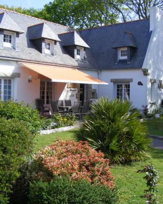 Maison classée 3 étoiles, grand jardin clos au calme Proche centre ville, 10 min des plages