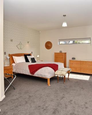 The Apartment Within - Christchurch Holiday Homes