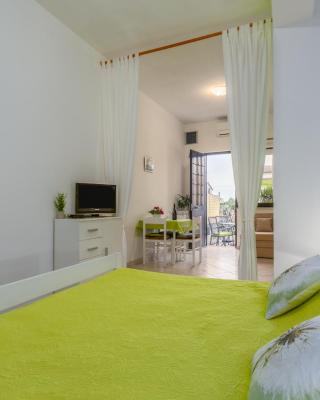 Studio Apartments Romina