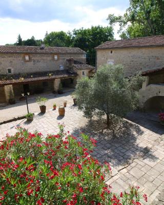 Logis Hôtel Restaurant Gîte La Bastide du Vébron