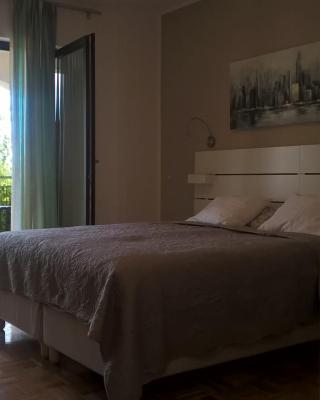 Apartments and Rooms Mofardin