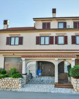 Bella Vista Apartments