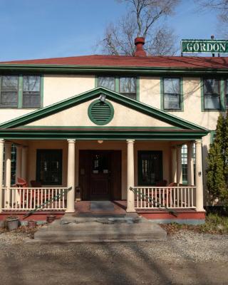 Gordon Beach Inn