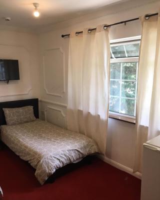 Hatfield SAVE-MONEY Rooms - 10over10 for PRICE!