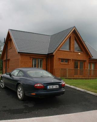 Drumcoura Lake Resort, Pet Friendly, Wifi, SKY TV, 4 Bedrooms, 2 reception rooms