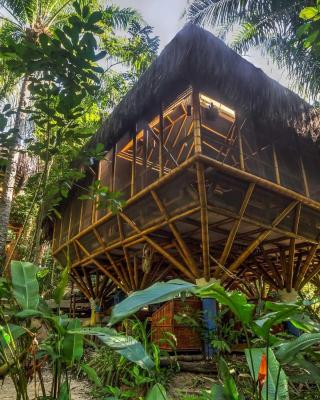 Universo Pol Bamboo Hostel