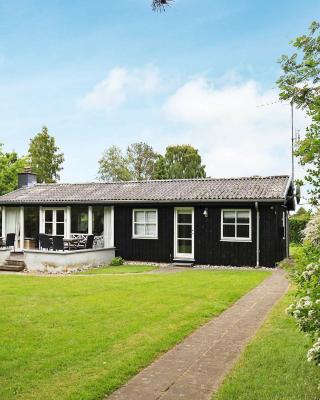 6 person holiday home in Dronningm lle