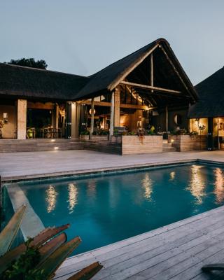 Bukela Game Lodge - Amakhala Game Reserve