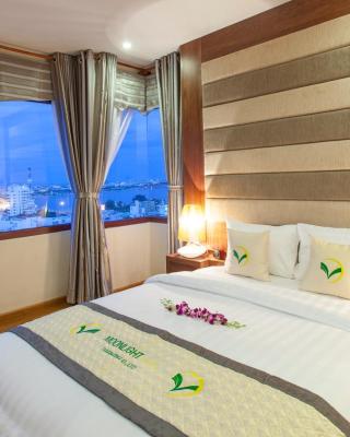 MOONLIGHT Hotel Suites & Spa - near Dragon Bridge, High floor with Beautiful City View, River View