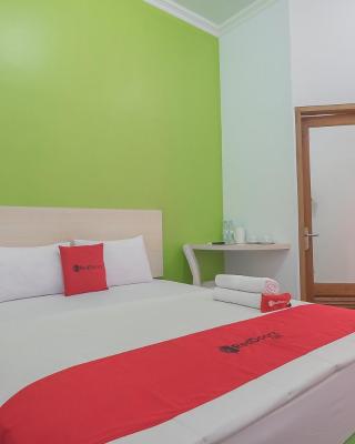 RedDoorz Plus near Alun Alun Kuningan