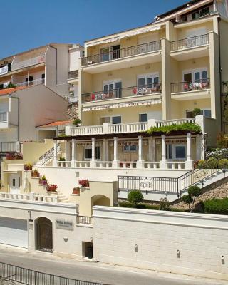 Villa King Apartments