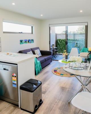 U101 Brunswick Living First Floor Balcony Close to APT and CBD Free Wifi Tram at Doorstep