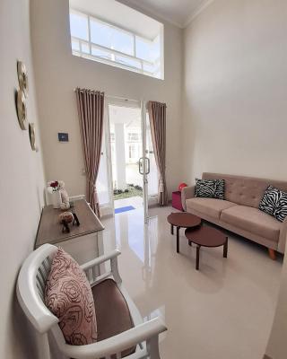 Villa Blossom Kayana Regency E7