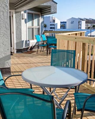 Port Aransas Condo with Pool Access Walk to Beach!