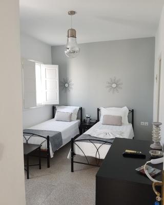 Embati Folegandros rooms