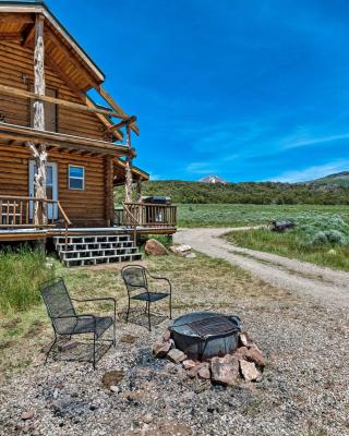 Cabin with Fire Pit, Views and BBQ 18 Mi to Moab!