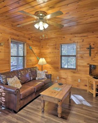 Cozy Cabin with Grill and Spa, 4 Mi to Broken Bow Lake