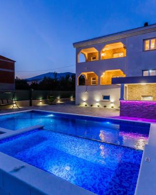 VILLA LaMARIN