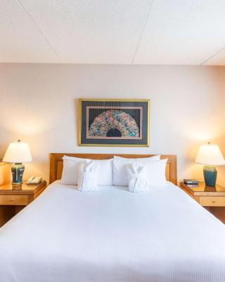 Ramada by Wyndham Thunder Bay Airlane Hotel