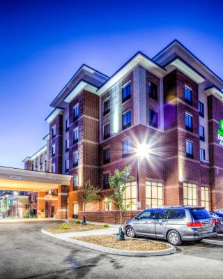 Holiday Inn Express & Suites Cleveland/Westlake, an IHG Hotel