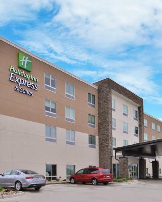 Holiday Inn Express & Suites - Marshalltown, an IHG Hotel