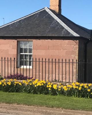 The West Lodge -dog friendly, cosy, Scottish Borders cottage