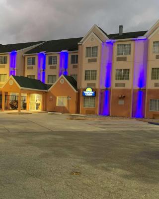 Days Inn & Suites by Wyndham Tampa/Raymond James Stadium