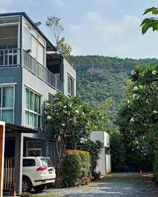 1st House of Happiness at Khao Yai 1-4 bed open 1 bedroom for each 2 adults