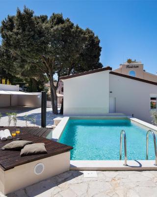 Sandy Bay Apartments - free mountainbike rental -