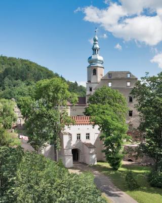 Zamek Sarny - Schloss Scharfeneck