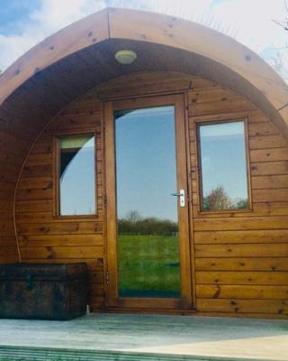 The Oaks Glamping - Pips Cabin