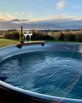 Fiordland Eco-Retreat -- Panoramic Views -- Hot Tub