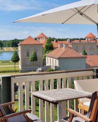 LoggiaHaus am Schloss, 5 Ferienwohnungen, teils mit Schloss- und Seeblick